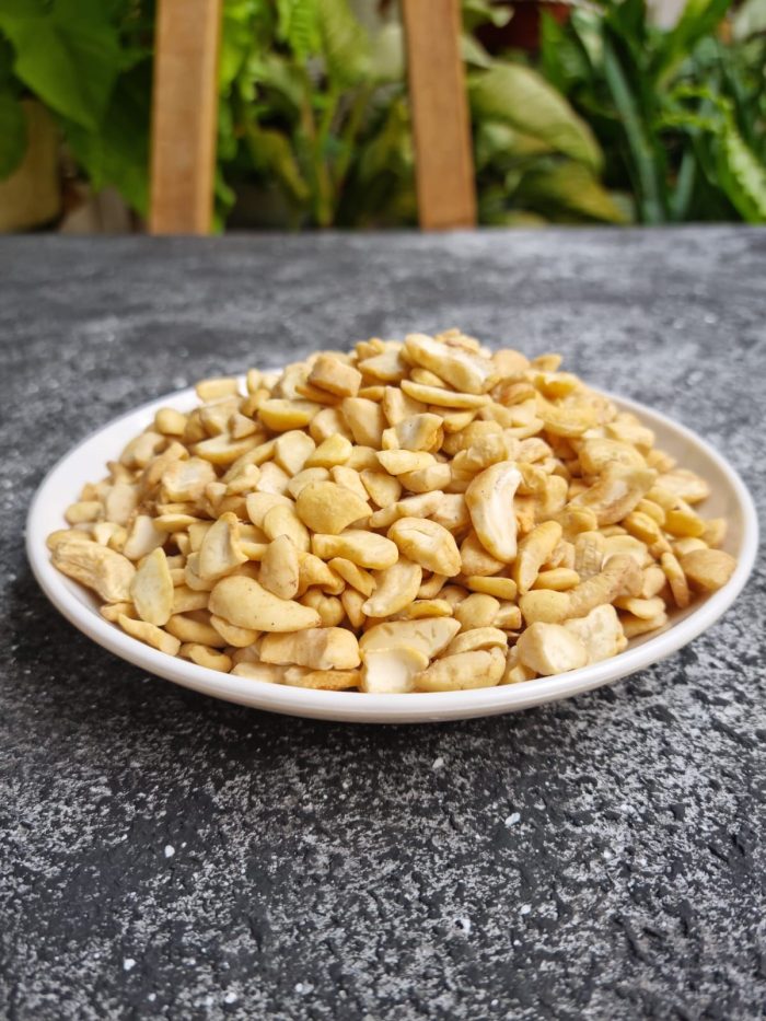 Kacang Mede Pecahan Besar LWP - Grosir Kacang Mede Bumbujangkep.com