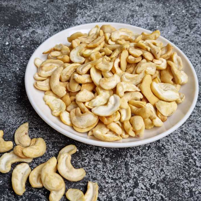 kacang mede belah dua mentah 2 - Grosir Kacang Mede Bumbujangkep.com