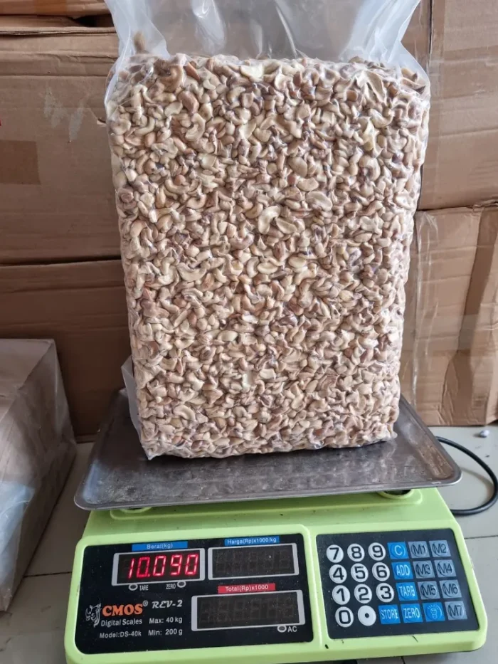 kacang mede pecahan besar grade 2 lp2 2 6 11zon - Grosir Kacang Mede Bumbujangkep.com