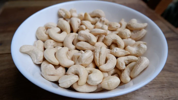 w240 kacang mede utuh grade premium 2 - Grosir Kacang Mede Bumbujangkep.com