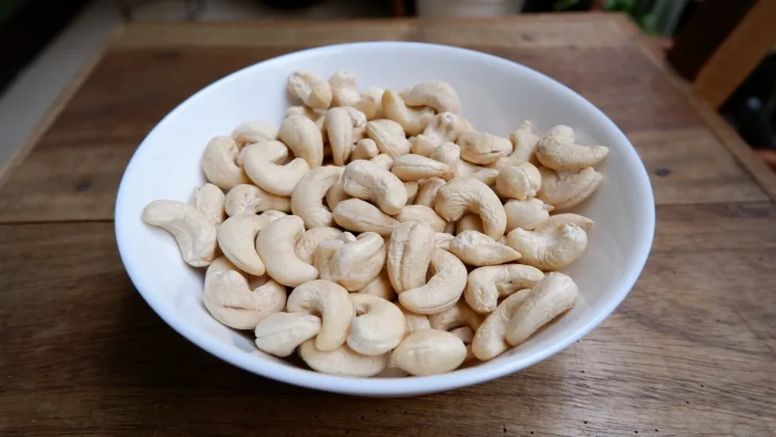 w320 kacang mede mentah mete mente super 1kg 1 - Grosir Kacang Mede Bumbujangkep.com