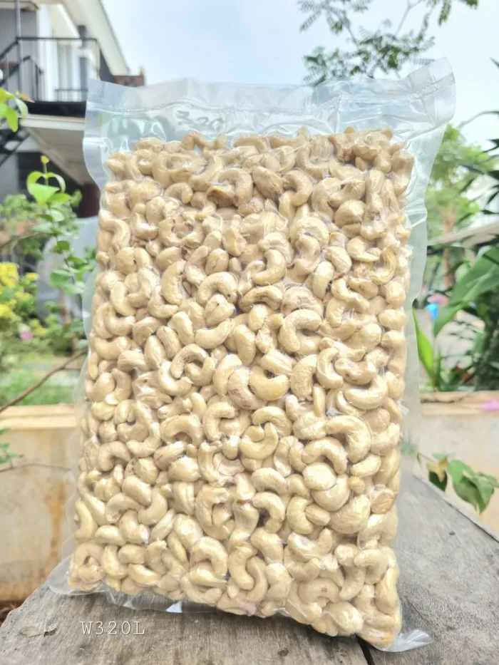 w320 kacang mede mentah mete mente super 1kg 2 - Grosir Kacang Mede Bumbujangkep.com