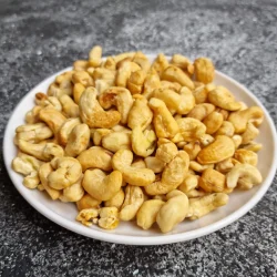 lbw kacang mede utuh grade b 1kg 2 - Grosir Kacang Mede Bumbujangkep.com