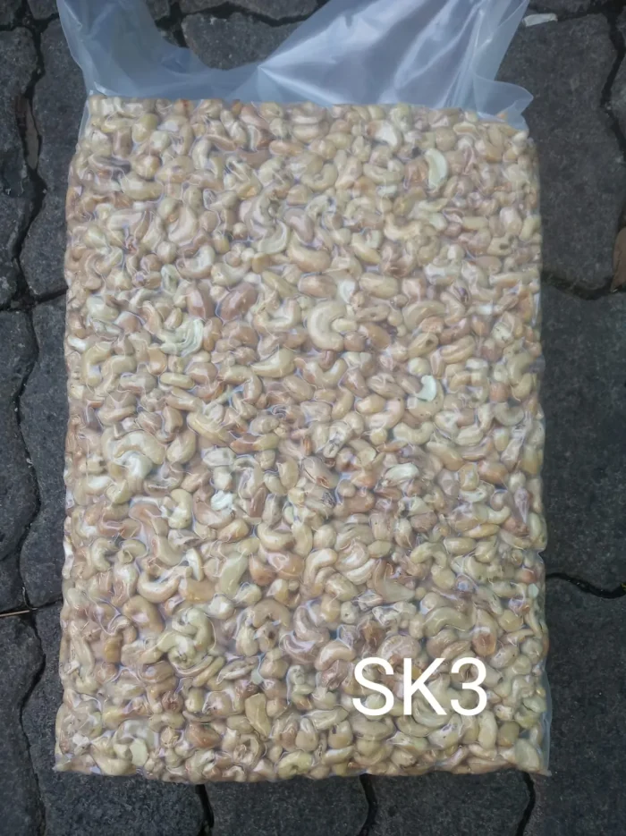 sk3 kacang mede mentah mete utuh murah 1kg 2 11zon - Grosir Kacang Mede Bumbujangkep.com