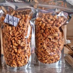 cemilan kacang mede panggang mete oven pecahan belah dua 500g 1 - Grosir Kacang Mede Bumbujangkep.com